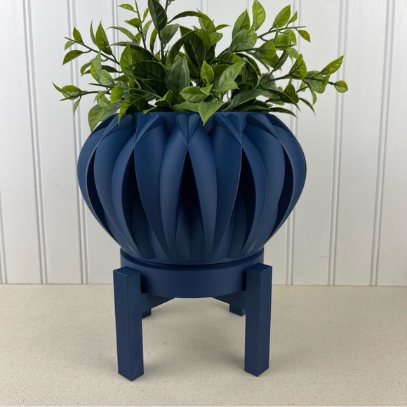 Halden Planter Pot, Indoor Planter w/ Drainage Hole and Drip Tray - Picture 1 of 10